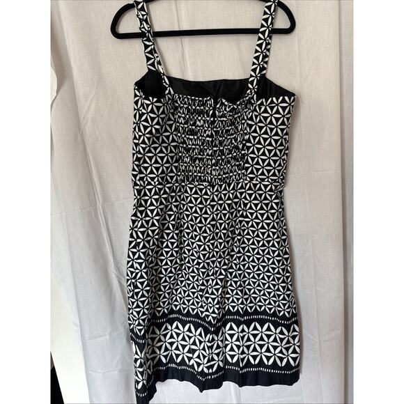 Karin Steven’s Size 16 Printed Dress - Picture 2 of 7